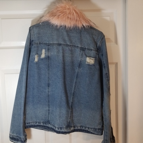 Distressed Jean Jacket w/Pink Faux Fur Collar NWT - Picture 4 of 5